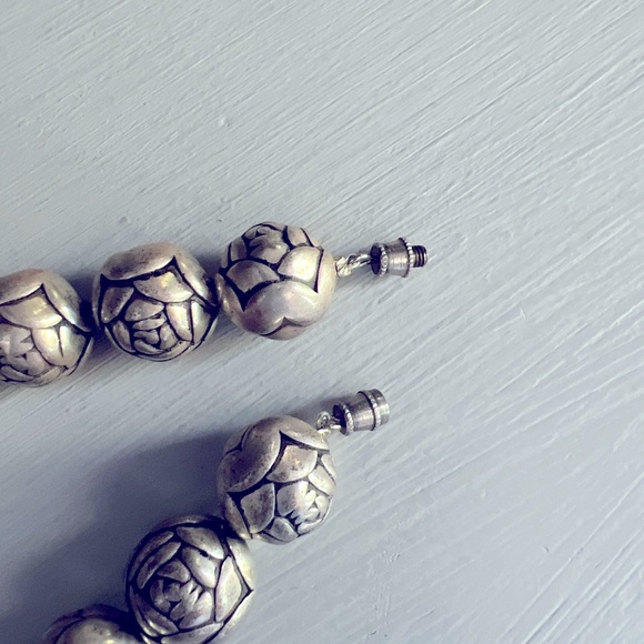 Rosette Beaded Pearls Necklace - Picture 7 of 11